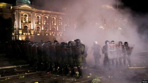 Serbi protesta policia