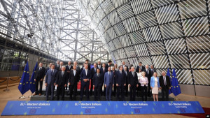 Krerët e shteteve të Bashkimit Evropian dhe liderët e Ballkanit Perëndimor gjatë një samiti të BE-së në Bruksel 23 qershor 2022
