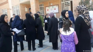 Raste helmimesh në shkollat e vajzave në Irana